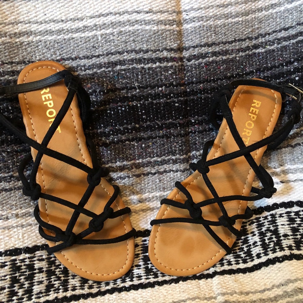 Report strappy flat sandals size 7
